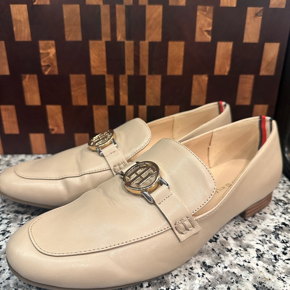 Tommy Hilfiger Cream Loafers with Silver and Gold‎ Logo​